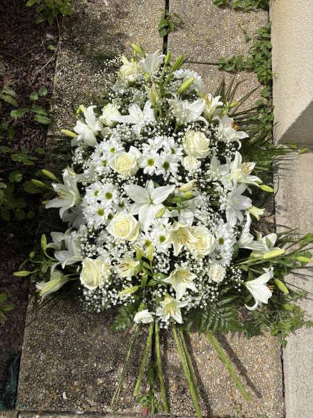 Compo dessus de cercueil fleurs piquées