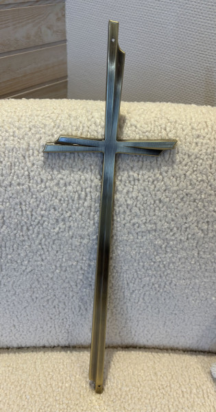 Croix Futura en zamak vieux bronze