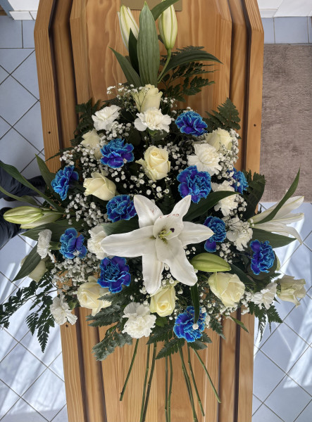 Dessus de cercueil bleu et blanc