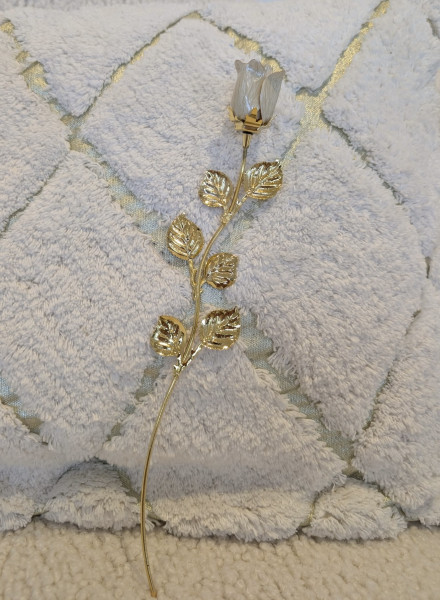 Rose blanche en laiton or