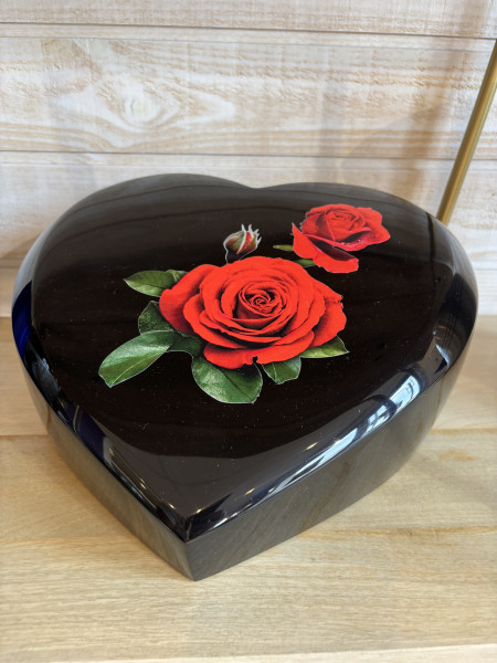 Urne en résine coeur rose rouge